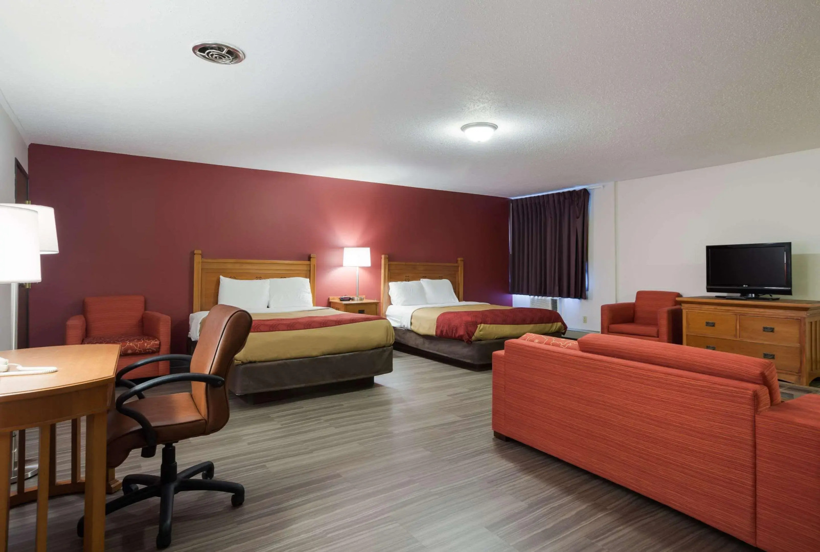 Econo Lodge Inn & Suites Escanaba North