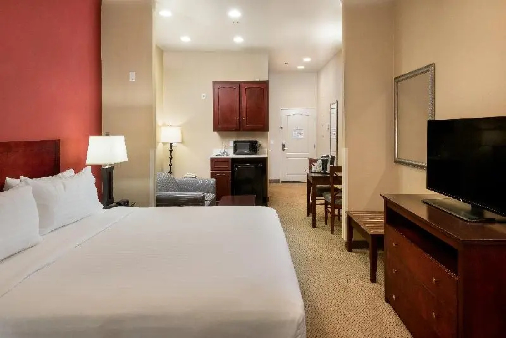 Holiday Inn Express & Suites Los Angeles Airport Hawthorne