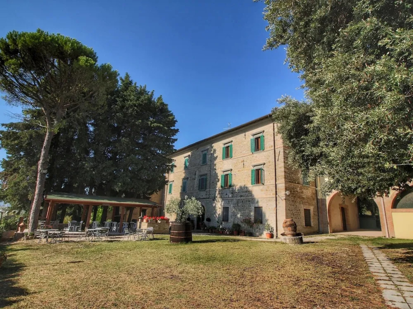 Beautiful Farmhouse with Hot Tub in Umbria