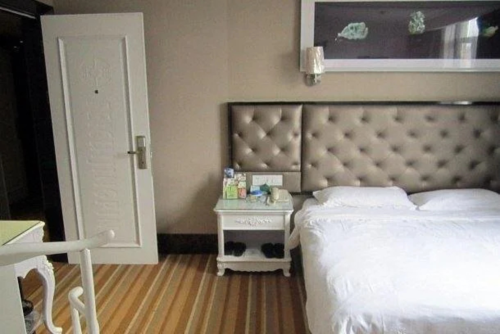 Fuyang Jade Theme Hotel