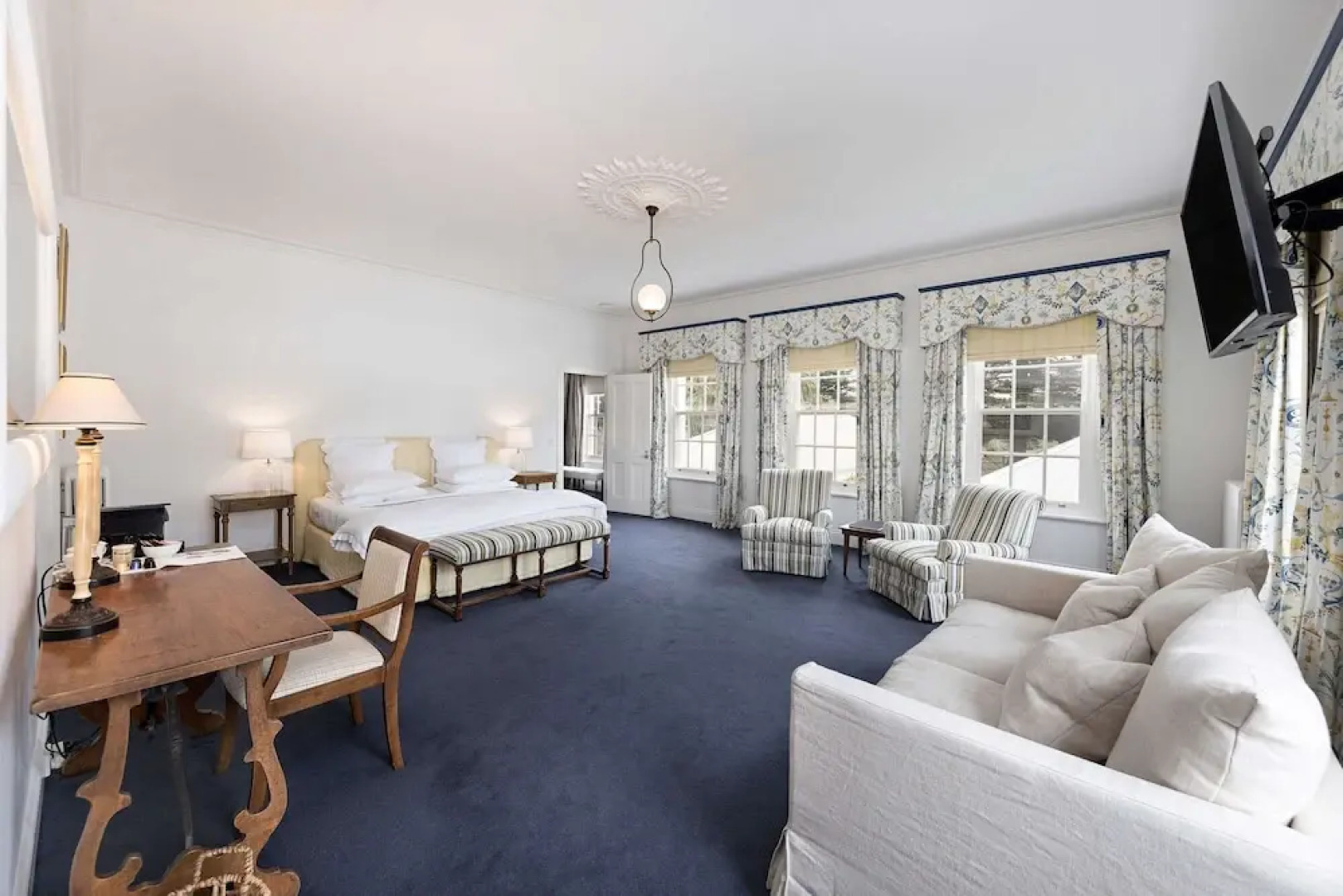 Oscars Waterfront Boutique