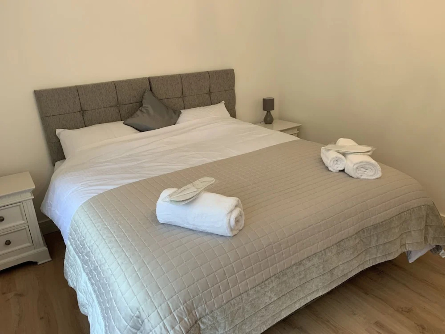 Vale View - Sleeps 6 - Pets Ok - Garden - Parking