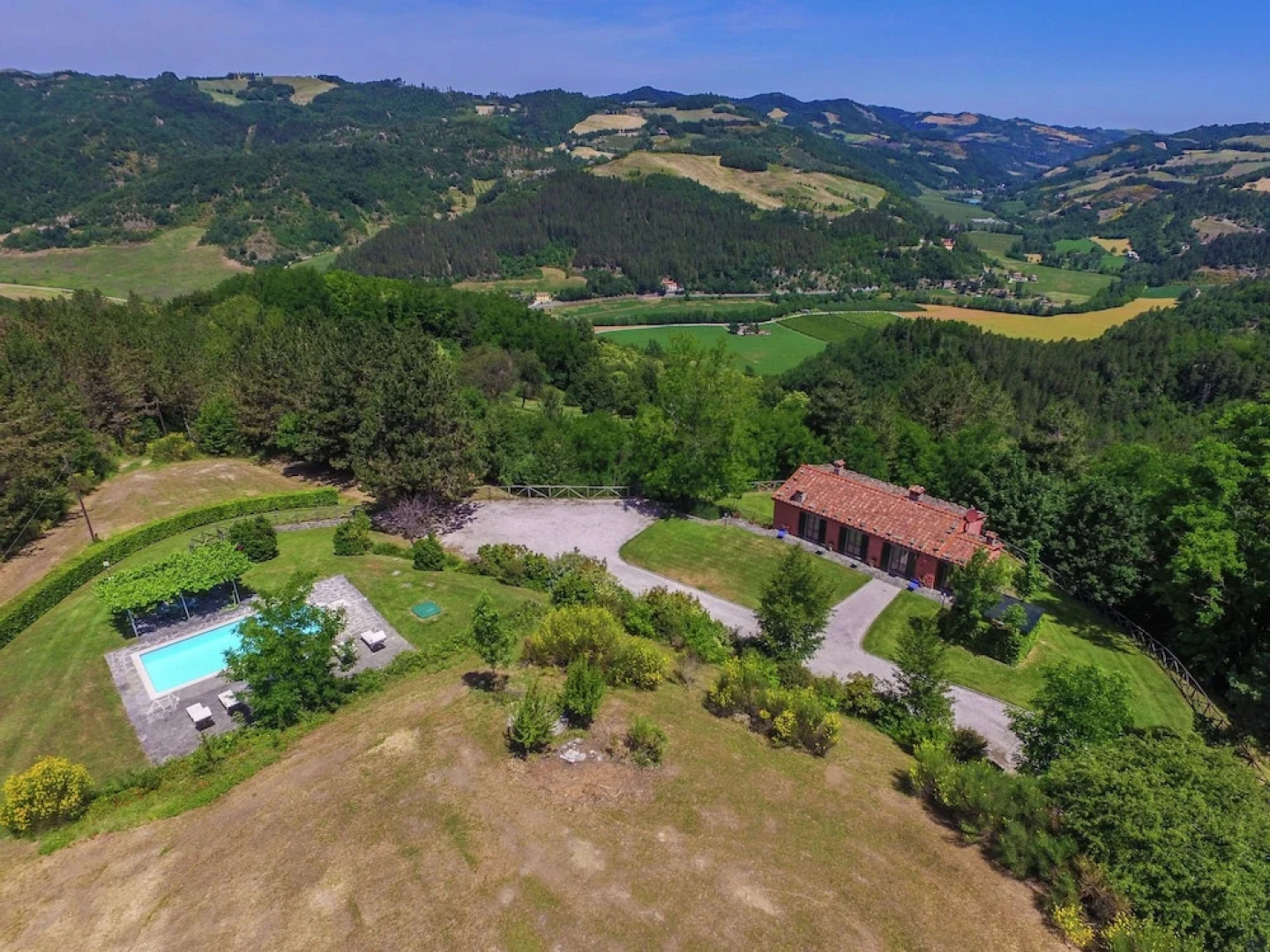 Spacious Villa in Marradi with Swimming Pool