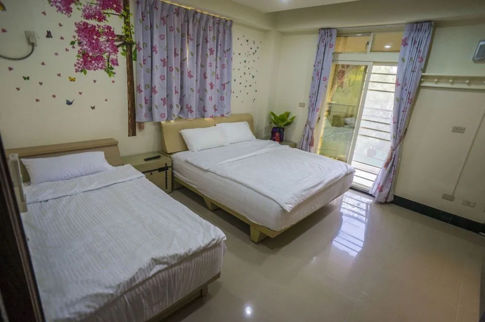 Red Tomato Modern Branch