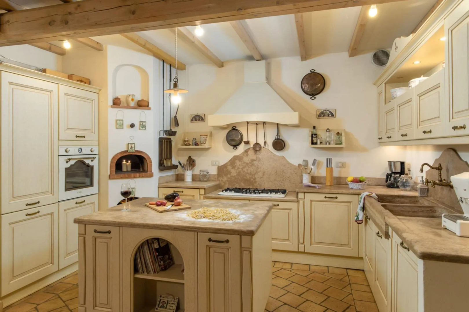 Beautiful villa immersed in the Tuscan countryside with private swimming pool and sauna-Villa L' Elsa