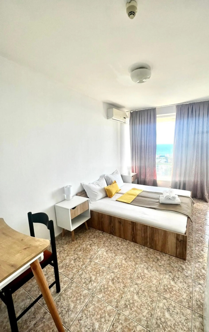 Sunny Varshava Hotel