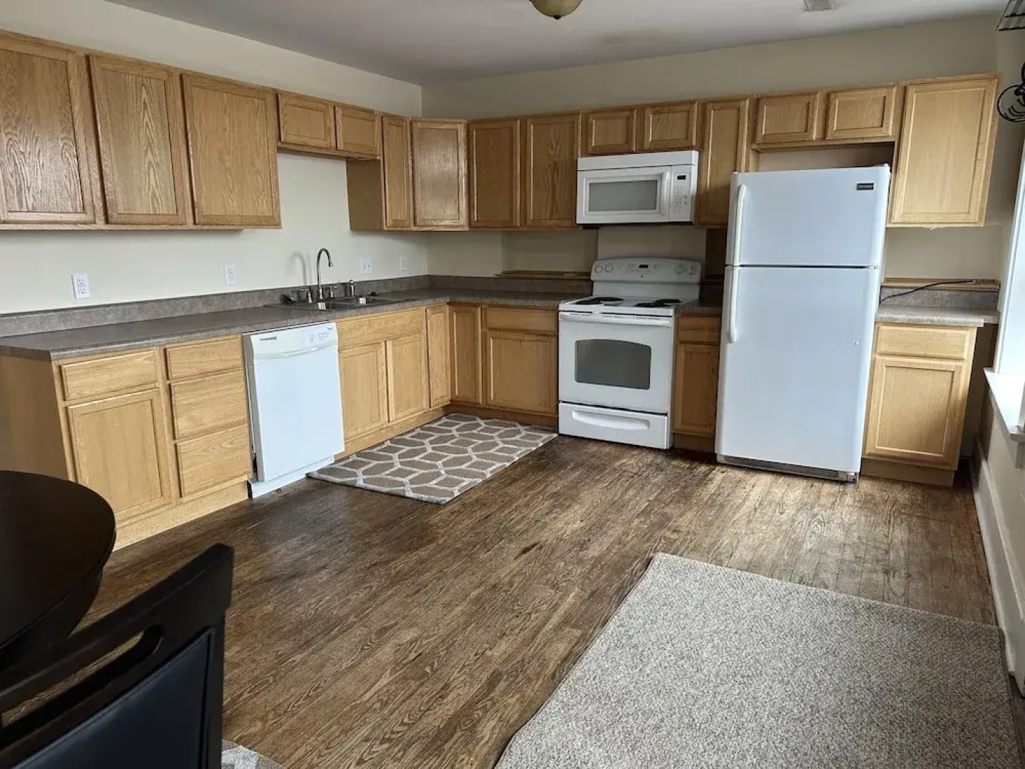 Roosters Crow 1 Bedroom