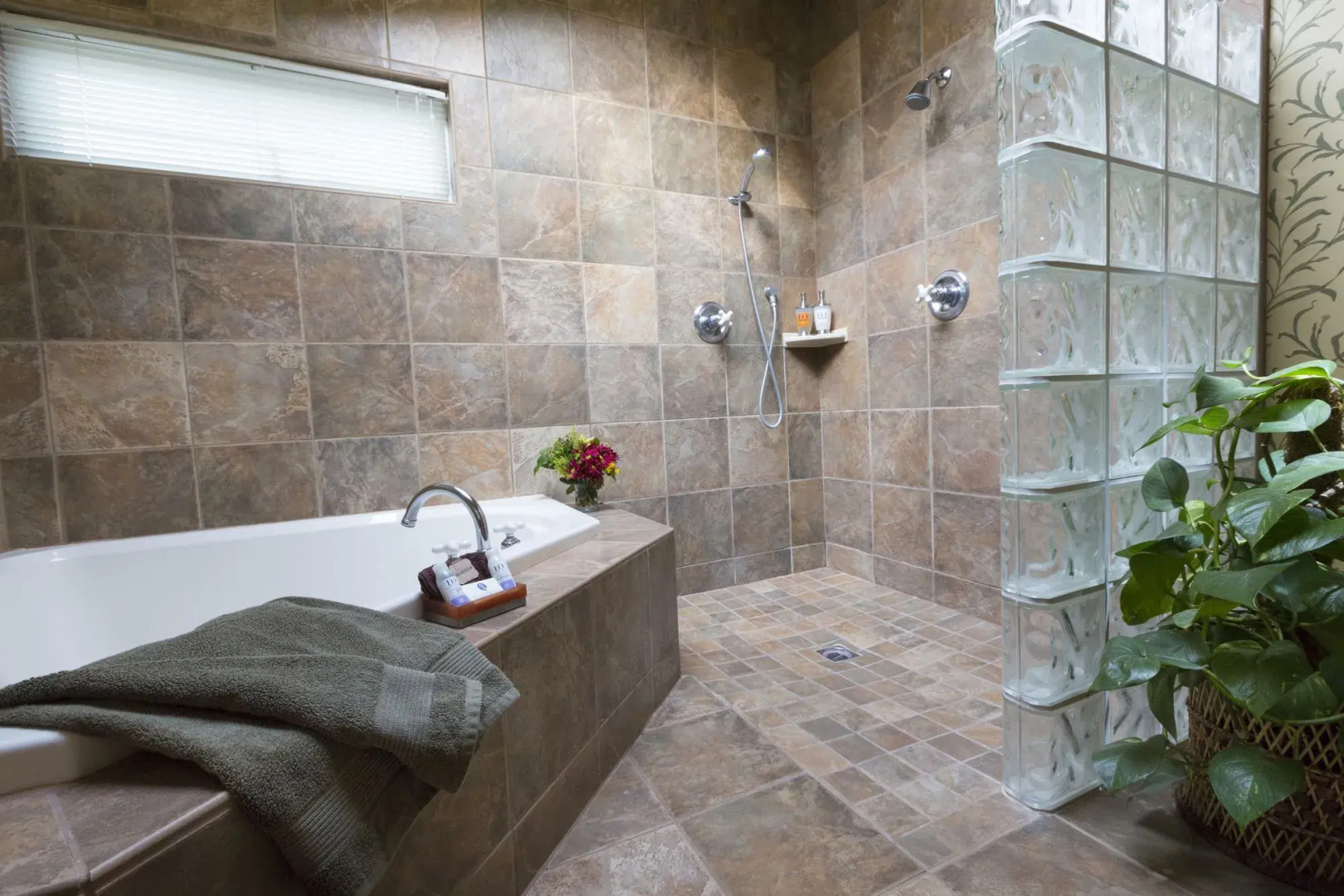 Country Willows Inn and Estate