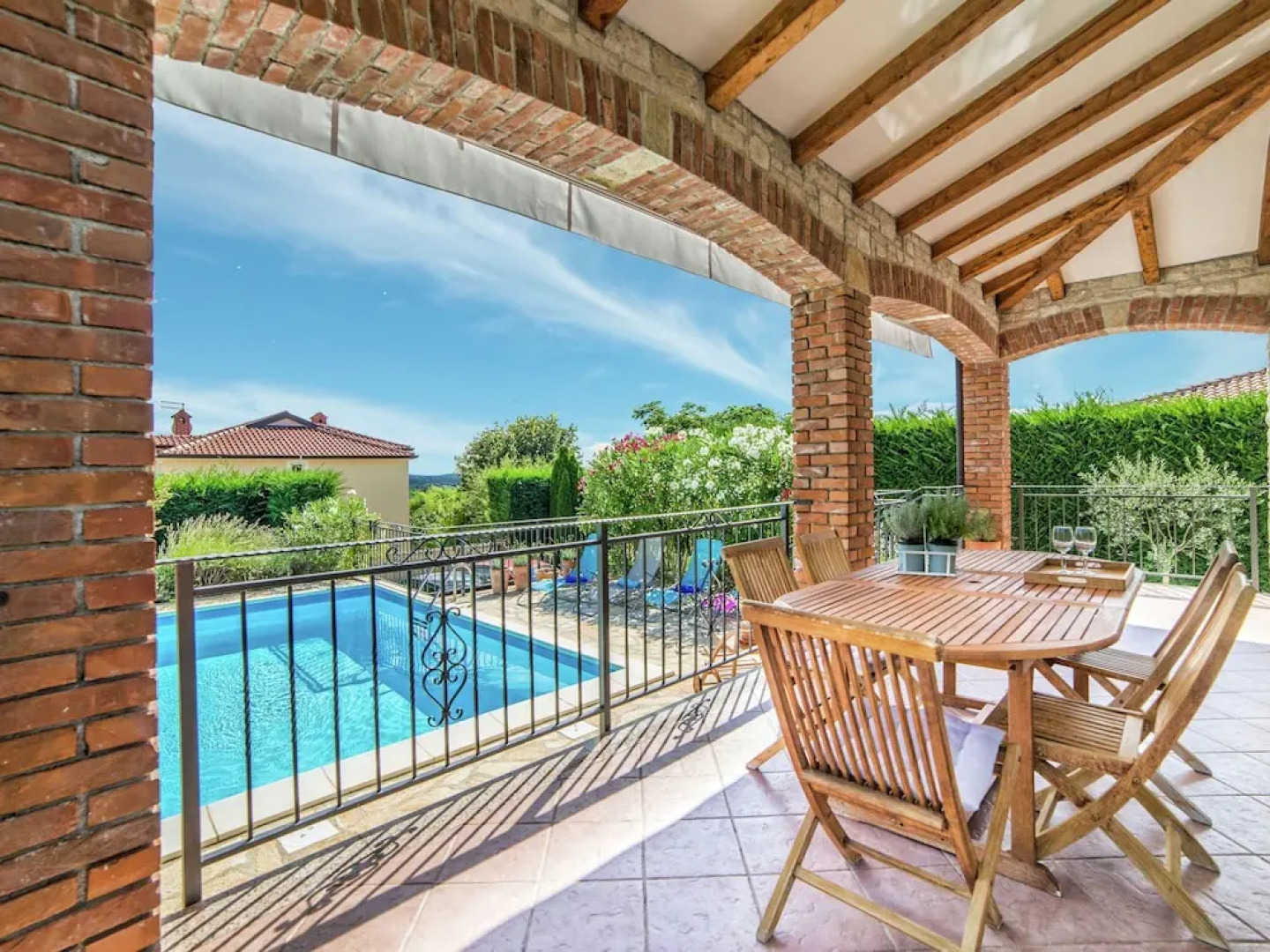 Detached modern villa with pool in Sveti Lovrec, near the beach and Porec