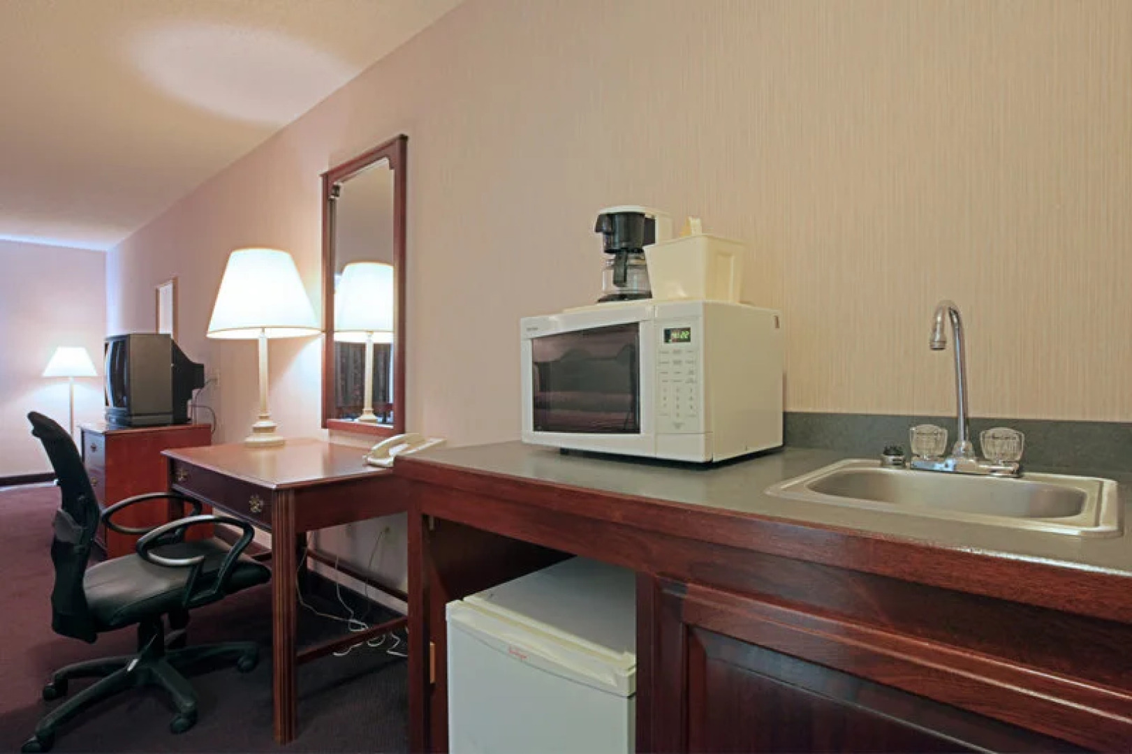 Americas Best Value Inn - Land between the Lakes