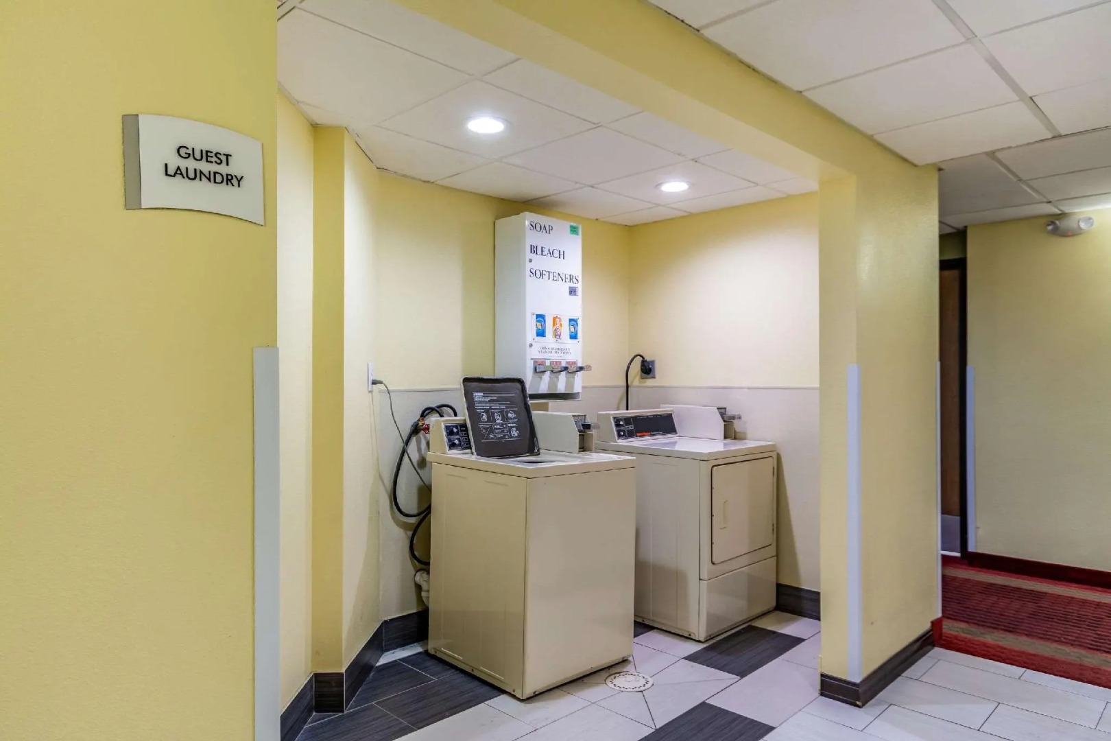 Quality Suites Tulsa I-44