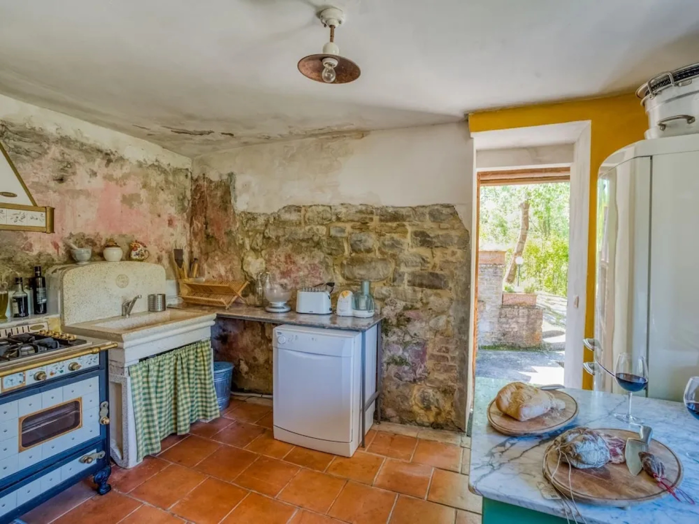 Lovely Holiday Home in Santa Vittoria In Matenano With Pool