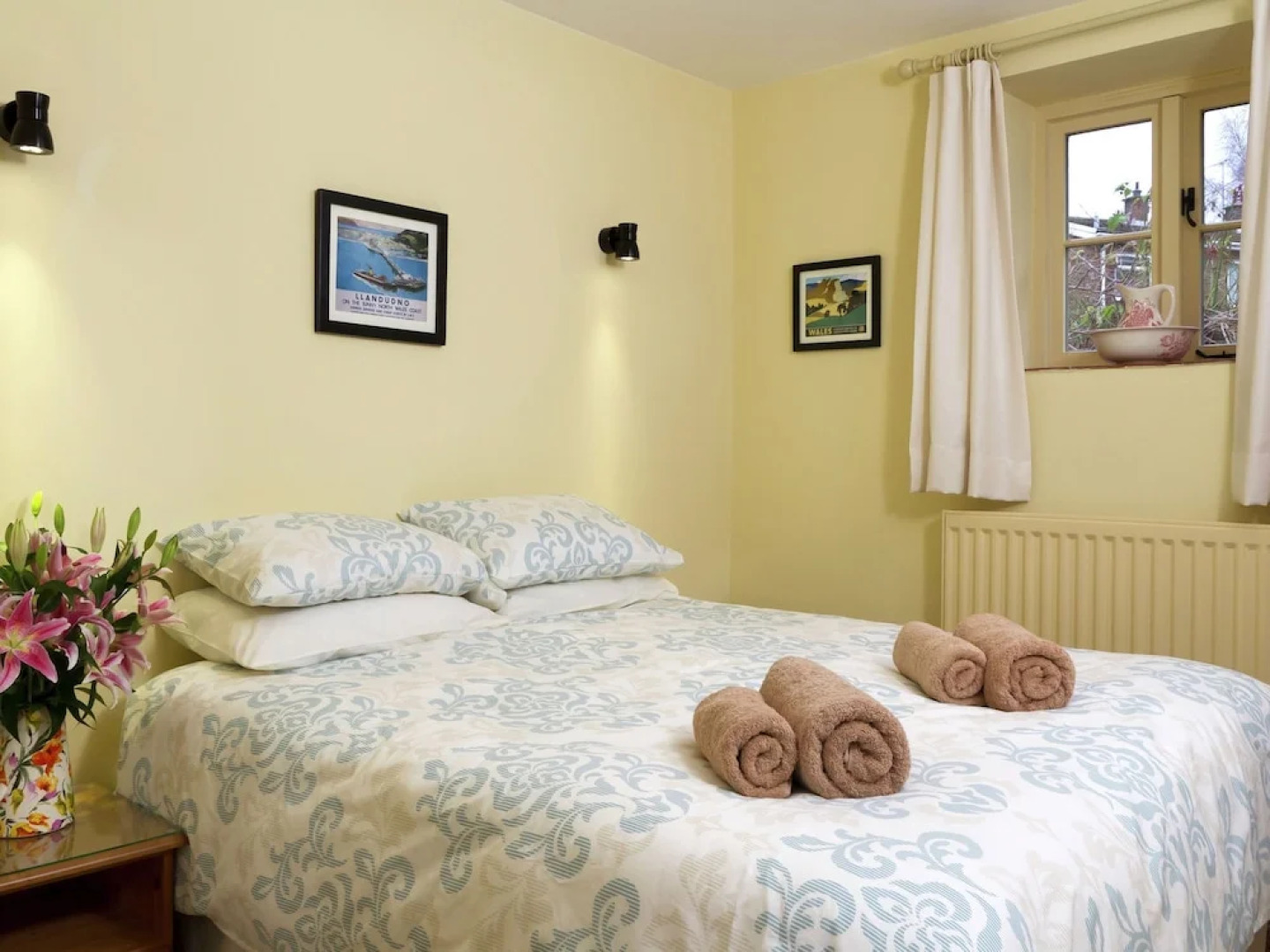 Comfortable Holiday Home in Crickhowell Near River Usk