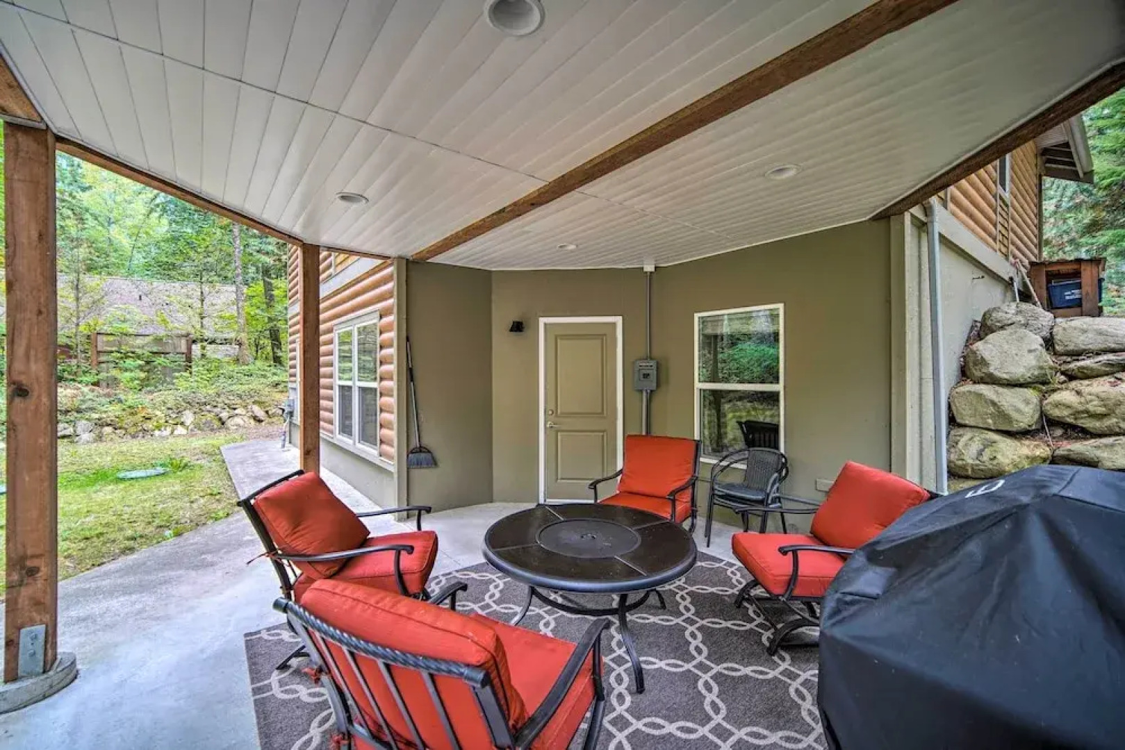 Peaceful Forest Retreat by Mt. Baker Slopes!