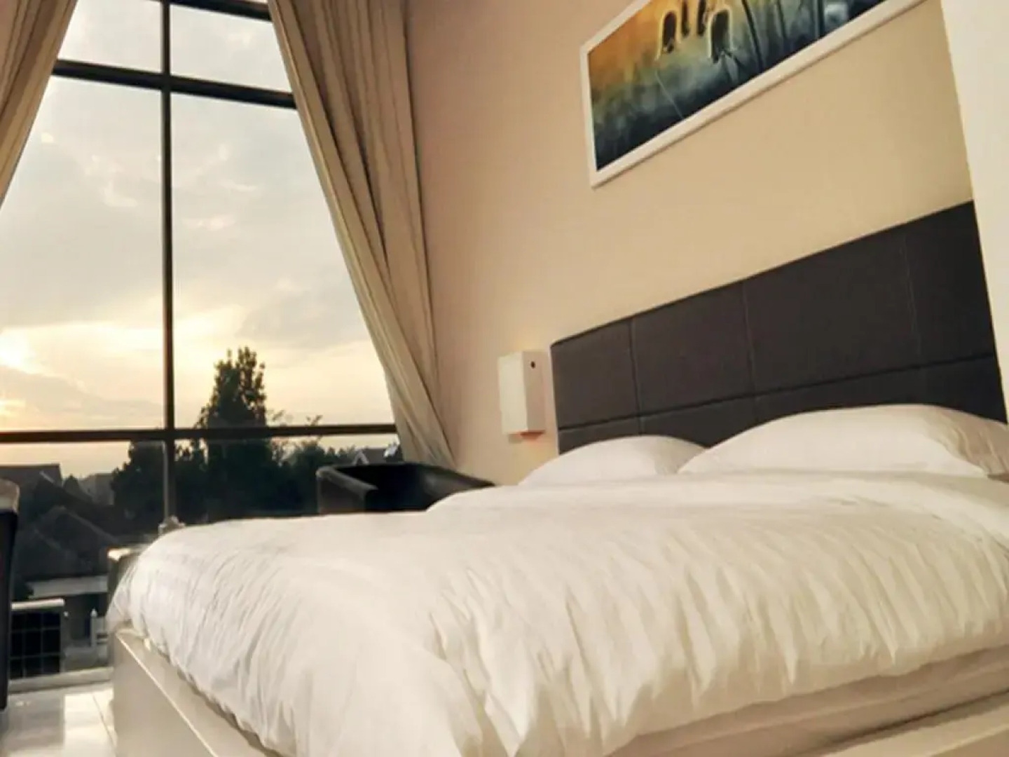 Royal Hotel n' Lounge