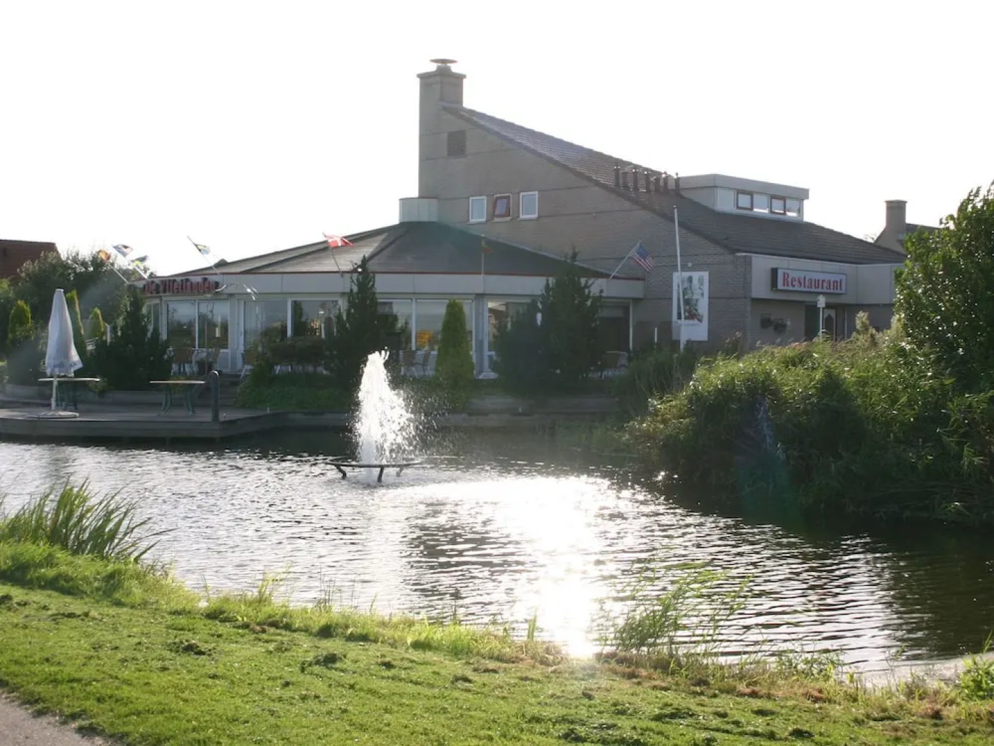 Tidy Bungalow With Dishwasher, Close to the Water