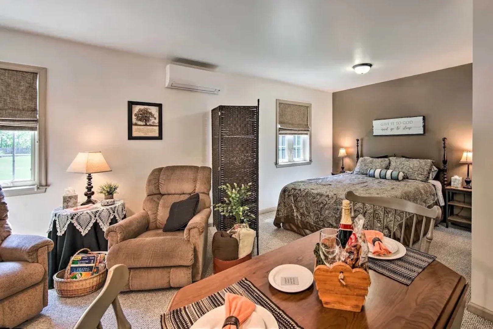 Cozy 'garden Room' in Welsh Mountain Suites!
