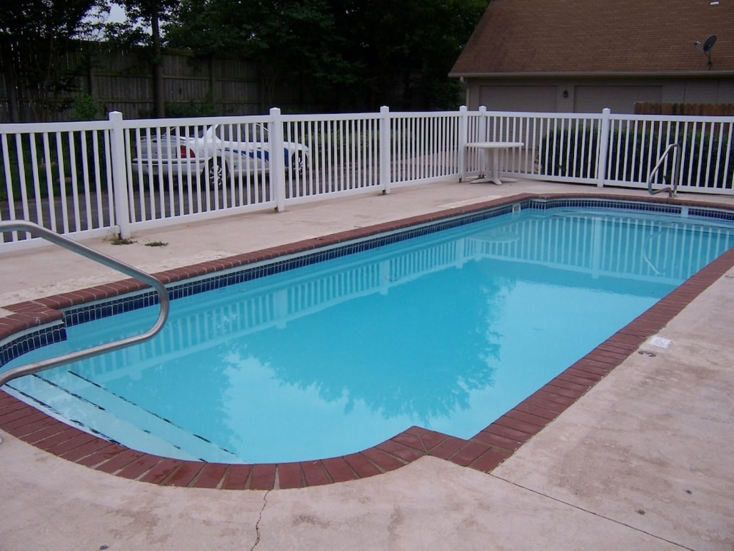 Oak Hill Inn & Suites