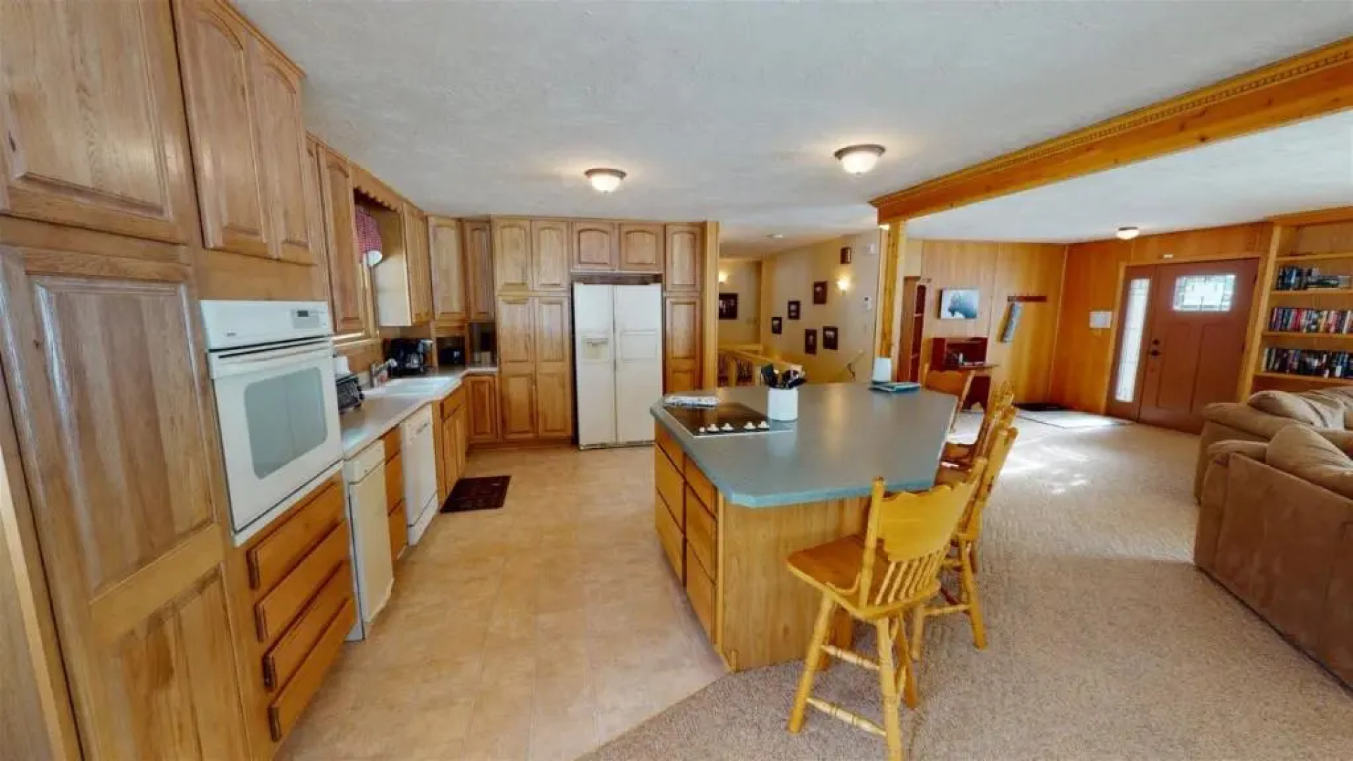 Dog Friendly Elk Ridge with Hot Tub by AAA Red Lodge Rentals