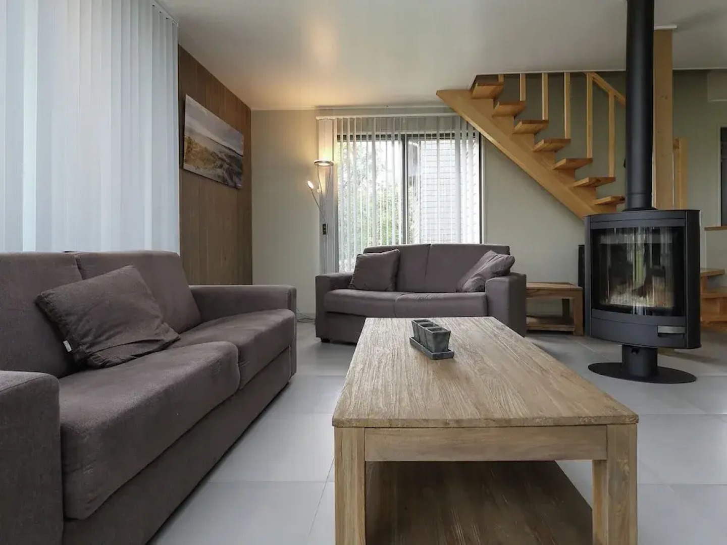 Comfortable Villa With Stove, Located in a Lake Area