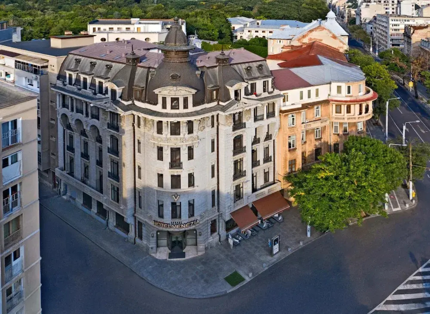 Zeus Essence Bucharest Venezia