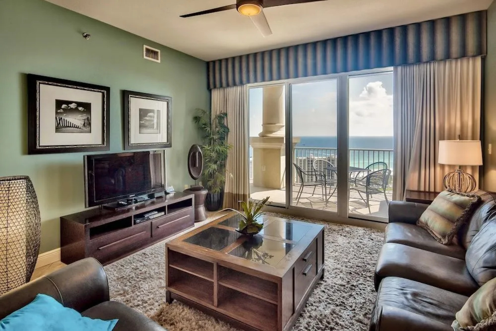 Seascape Penthouse #2309 - 3 Br condo by RedAwning