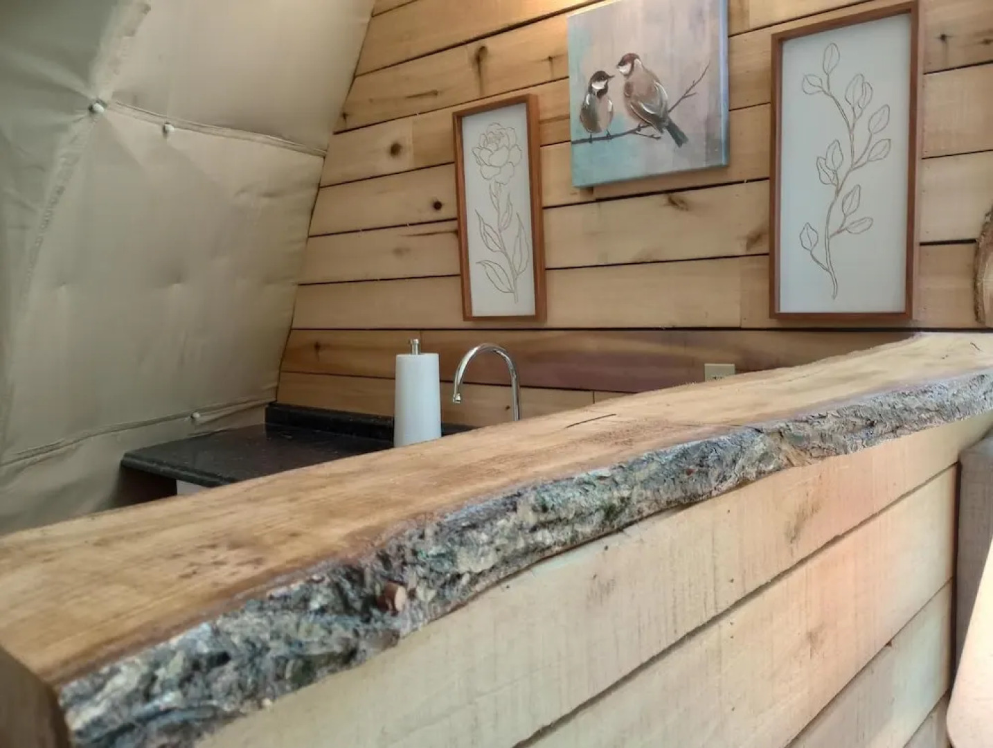 GlampOut Resort - Elk River