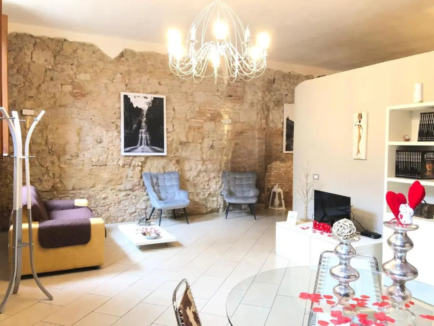 Suite in Love 21 by Zoom in Earth (Adults Only)