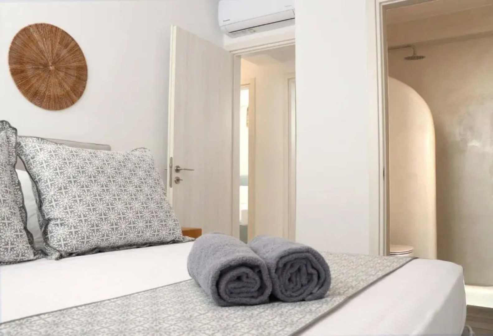 The Nine Graces - Agios Prokopios Beach Villas with Private Swimming Pools