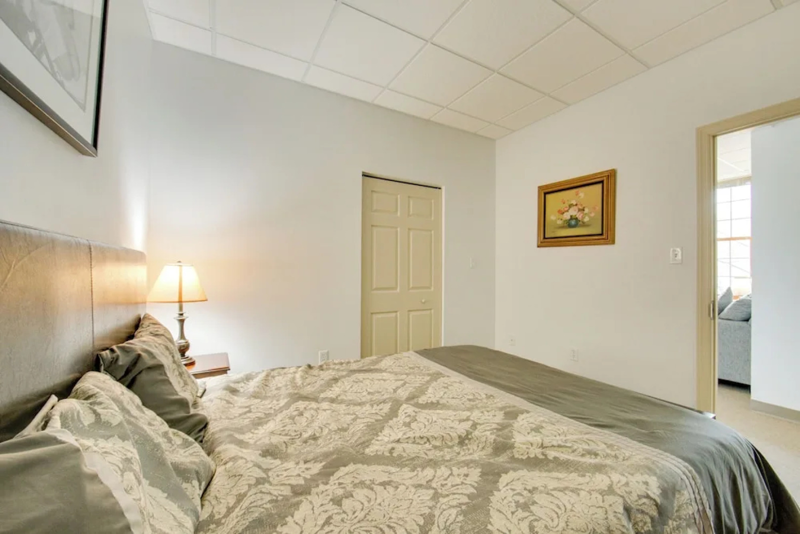 20 Mi to Dtwn Pittsburgh: Pet-friendly Apartment