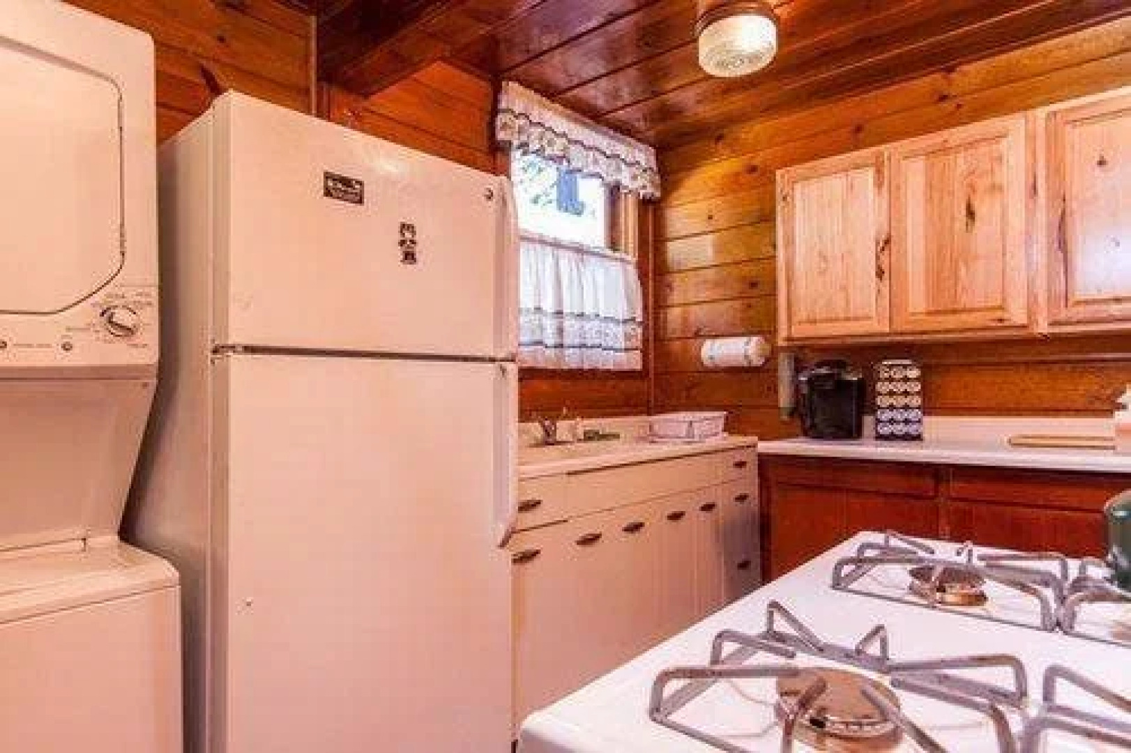 Couples Cove Lakefront Cabin by RedAwning