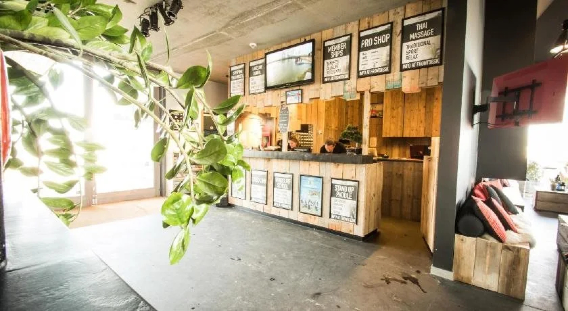 Lakeside Paradise Sleep Inn Hostel
