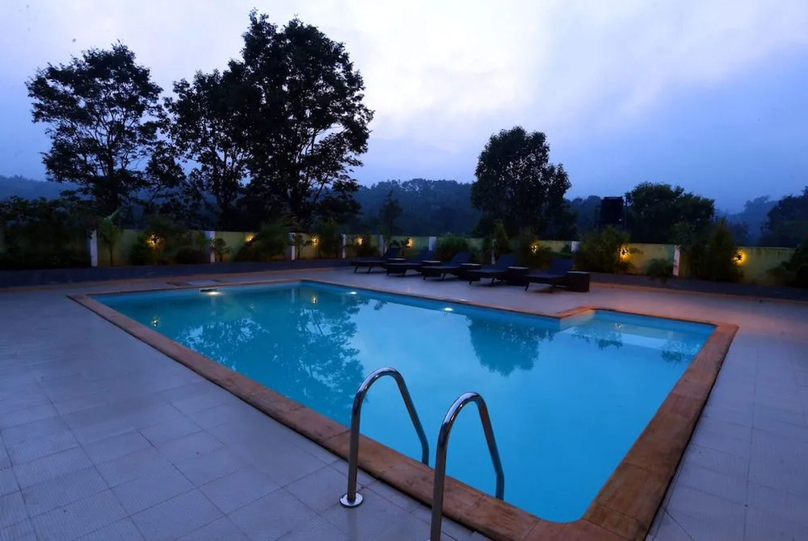 Girassol Serviced Villa