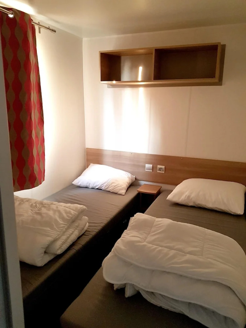 Property With 3 Bedrooms in Saint-jean-de-monts, With Pool Access, Fur