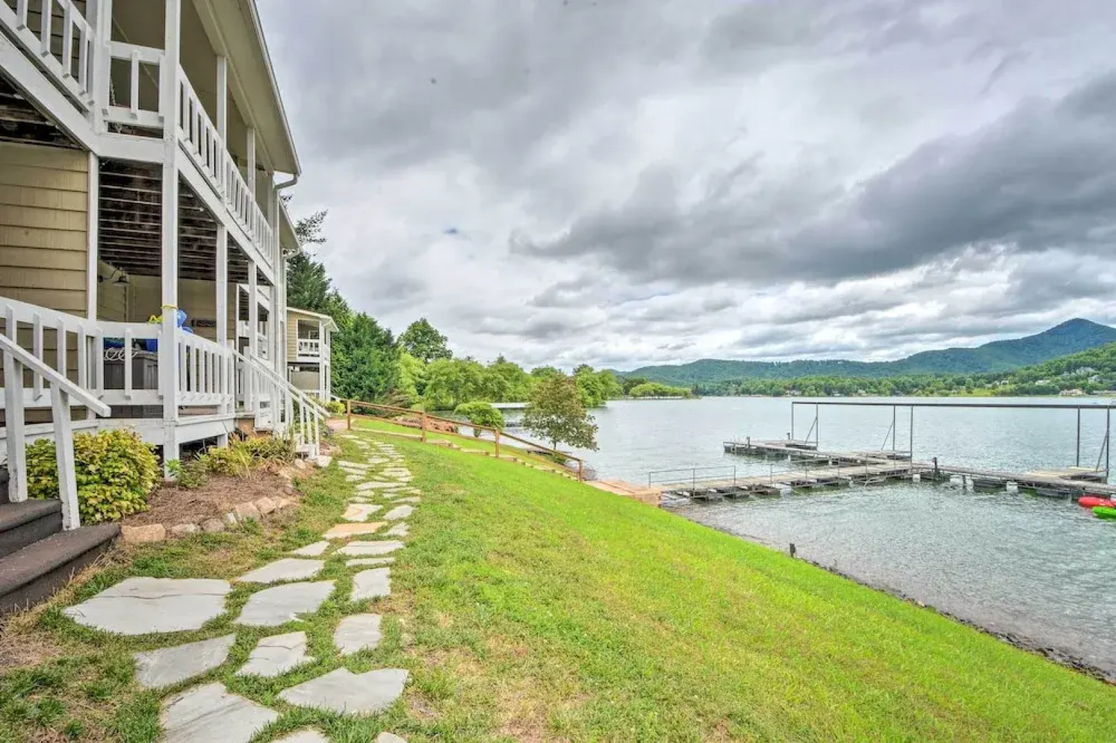 Townhome w/ Fire Pit & Boat Dock: Pets Welcome!
