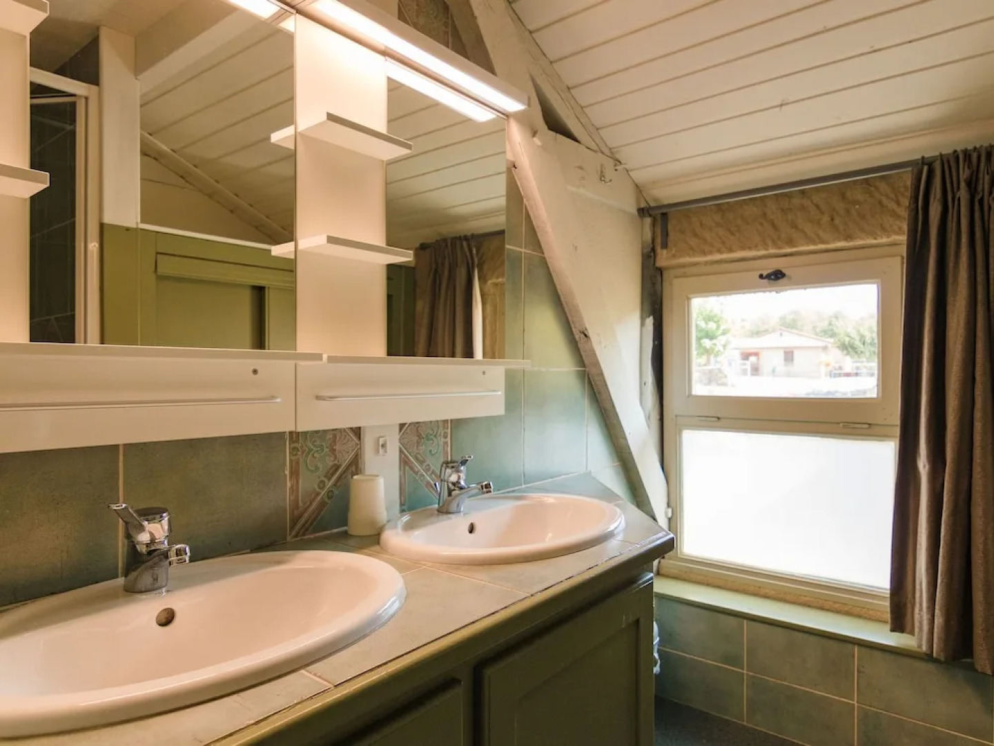 Lush Mansion in Lacapelle-marival With Jacuzzi