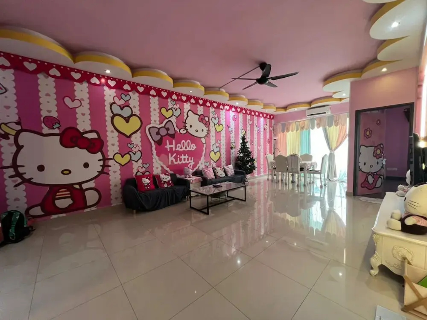Hello Kitty Signature Suite