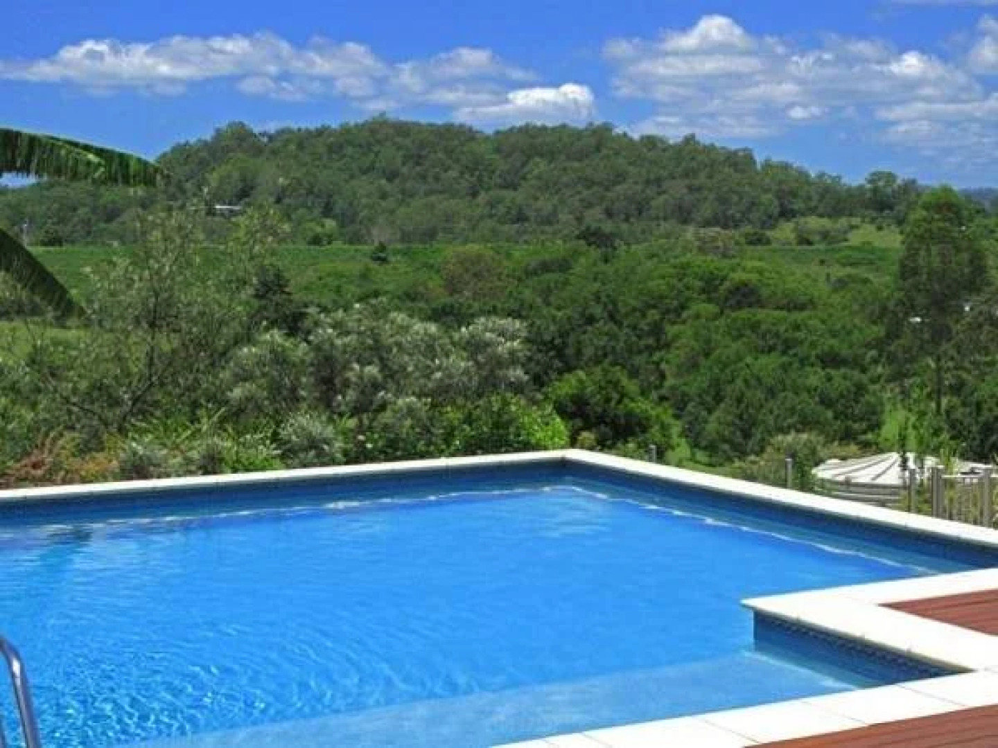 Jacaranda Creek Farmstay & B&B