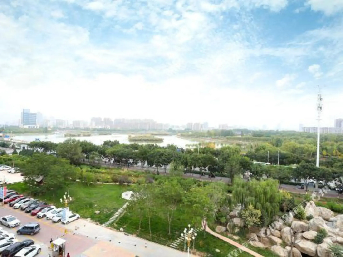 No.99 Holiday Hotel (Yinchuan Baohu Park)