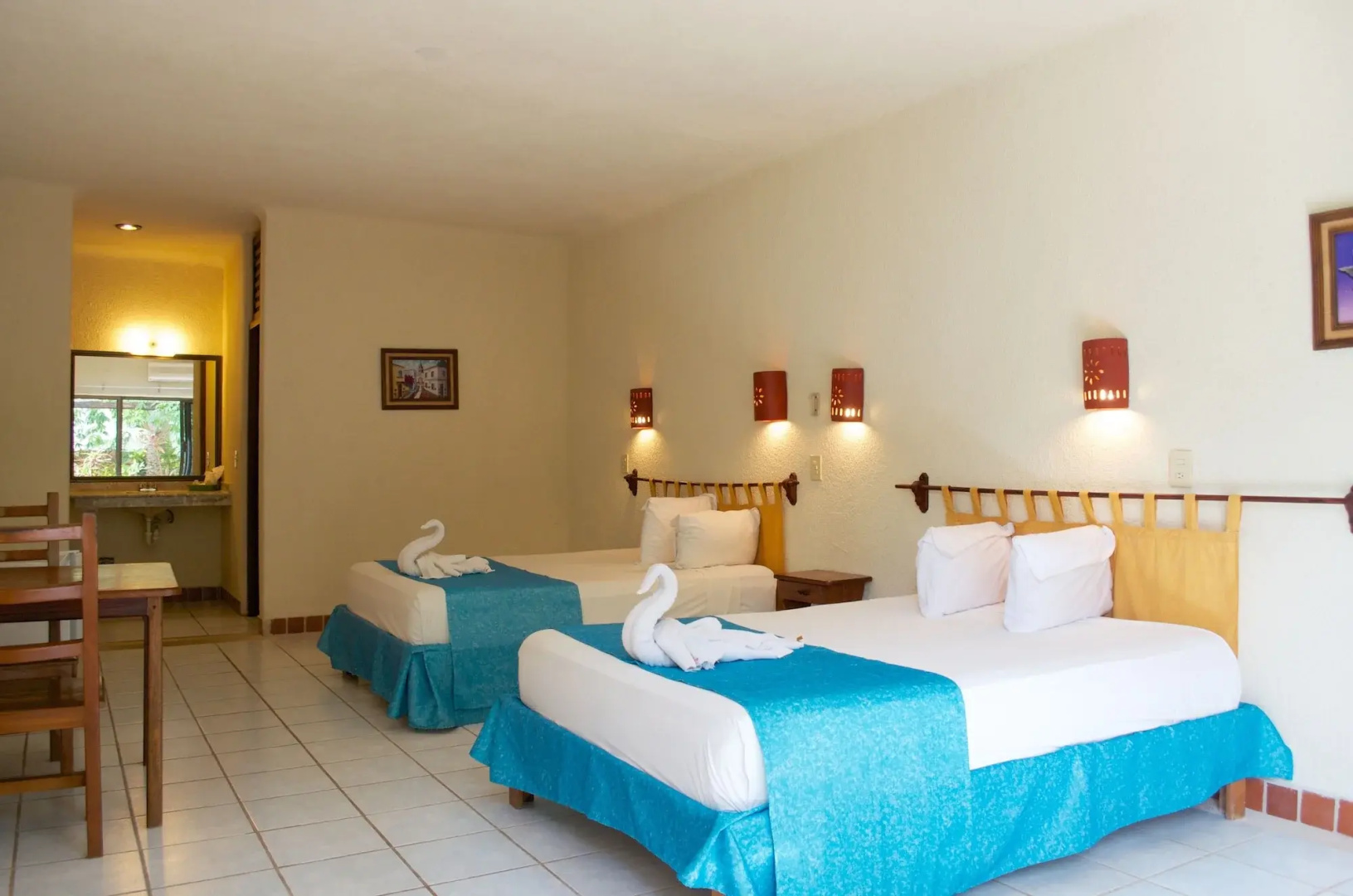 Pelicano Inn Playa del Carmen - Beachfront Hotel