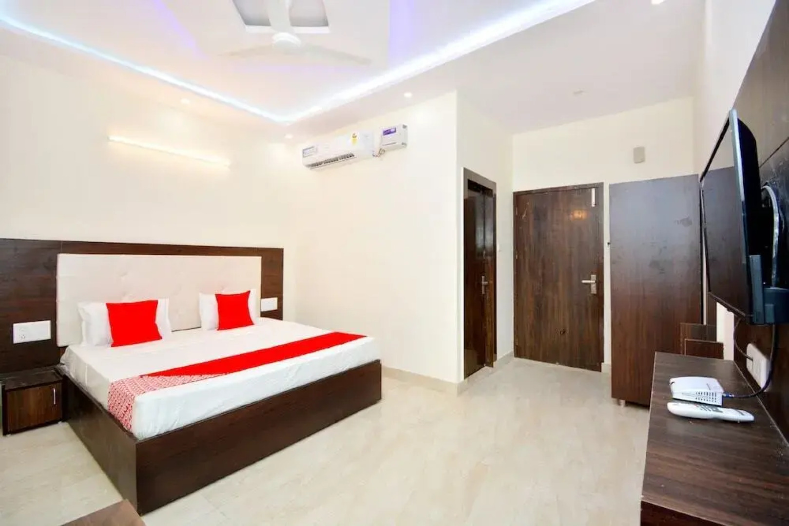 The Meridien by OYO Rooms