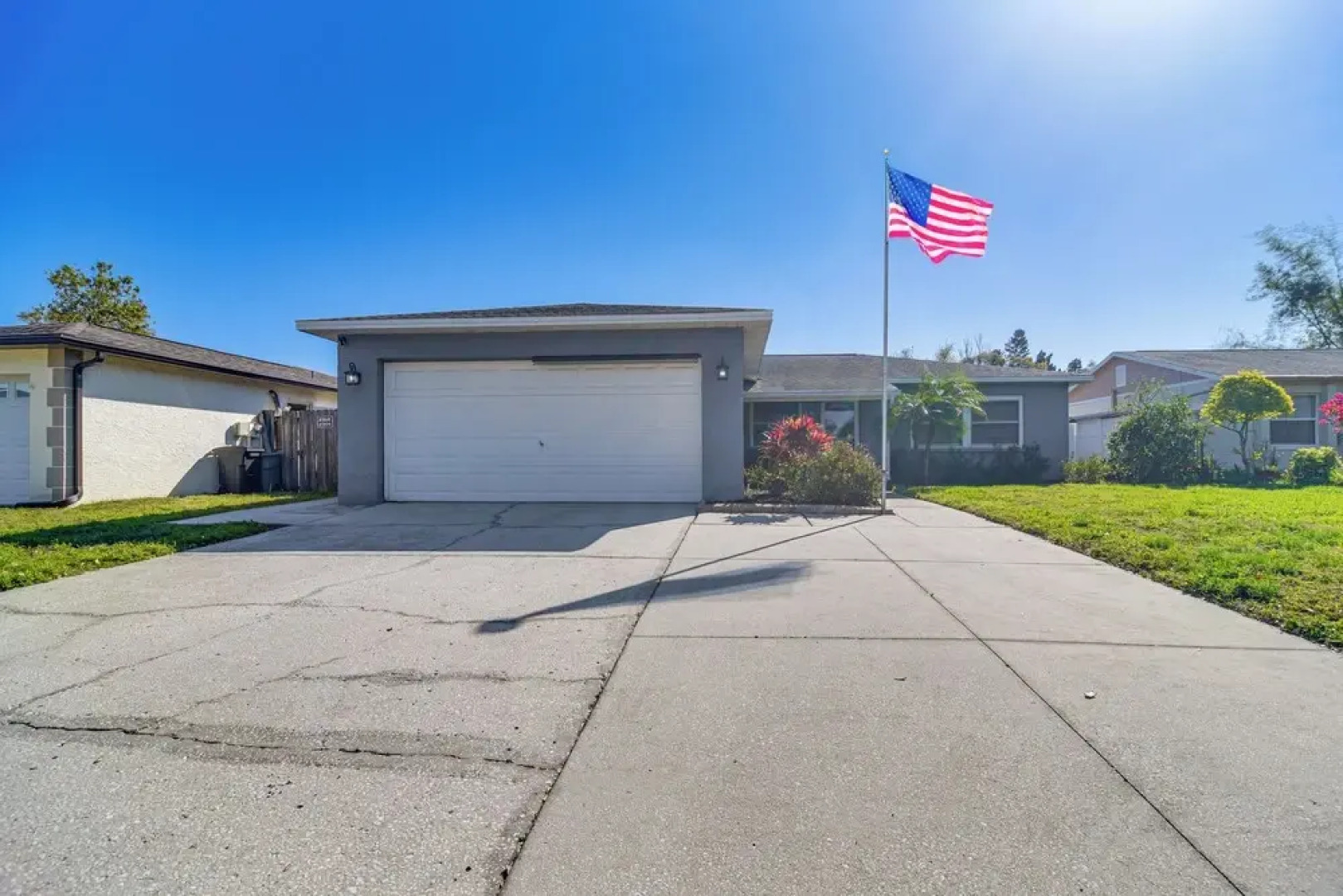 10 Mi to Dtwn St Petersburg: Mod Central Getaway