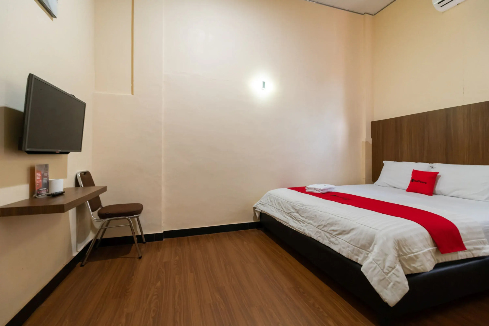 RedDoorz Plus near Ramayana Pematangsiantar