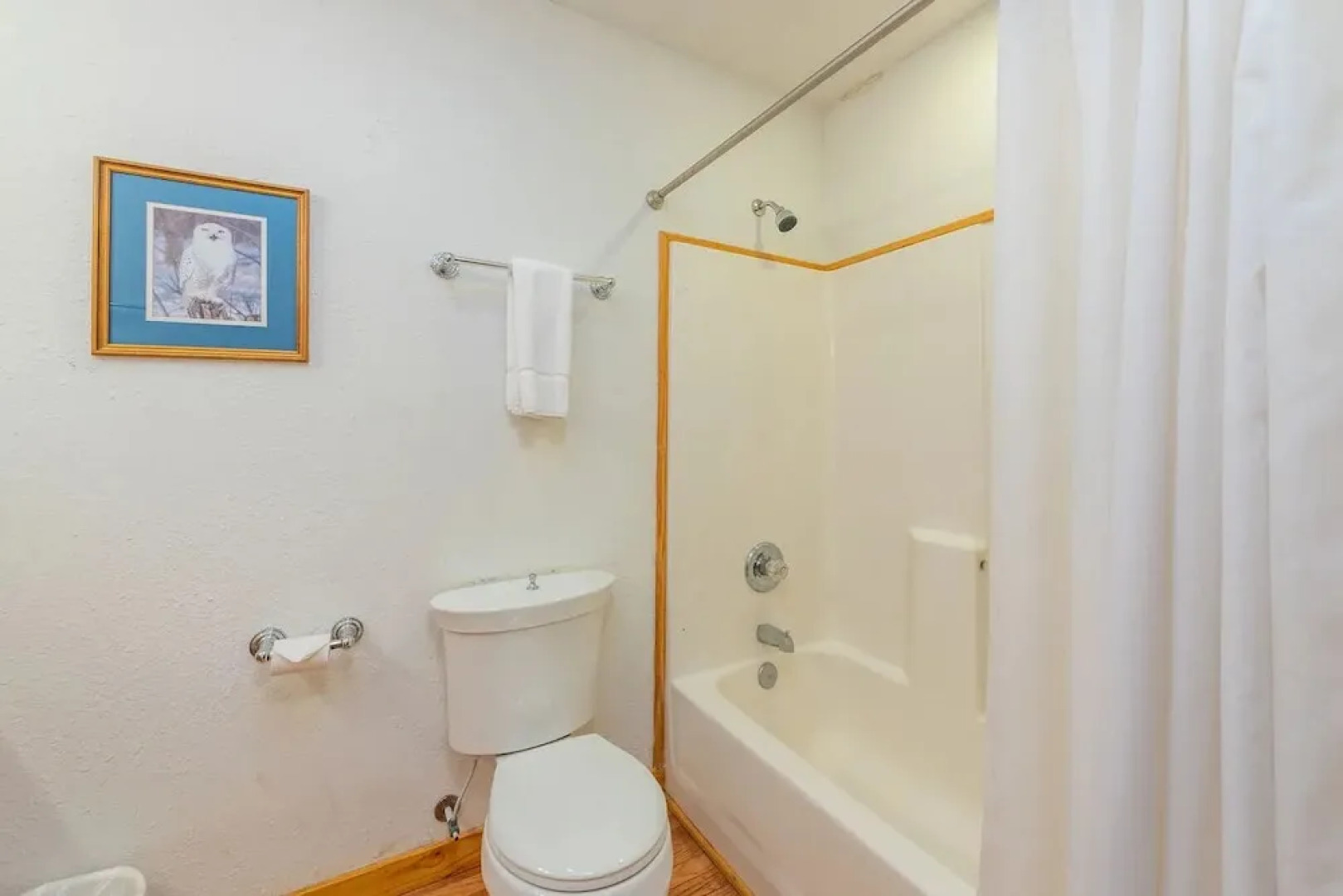 Honey Hill Inn & Cabins at Engadine