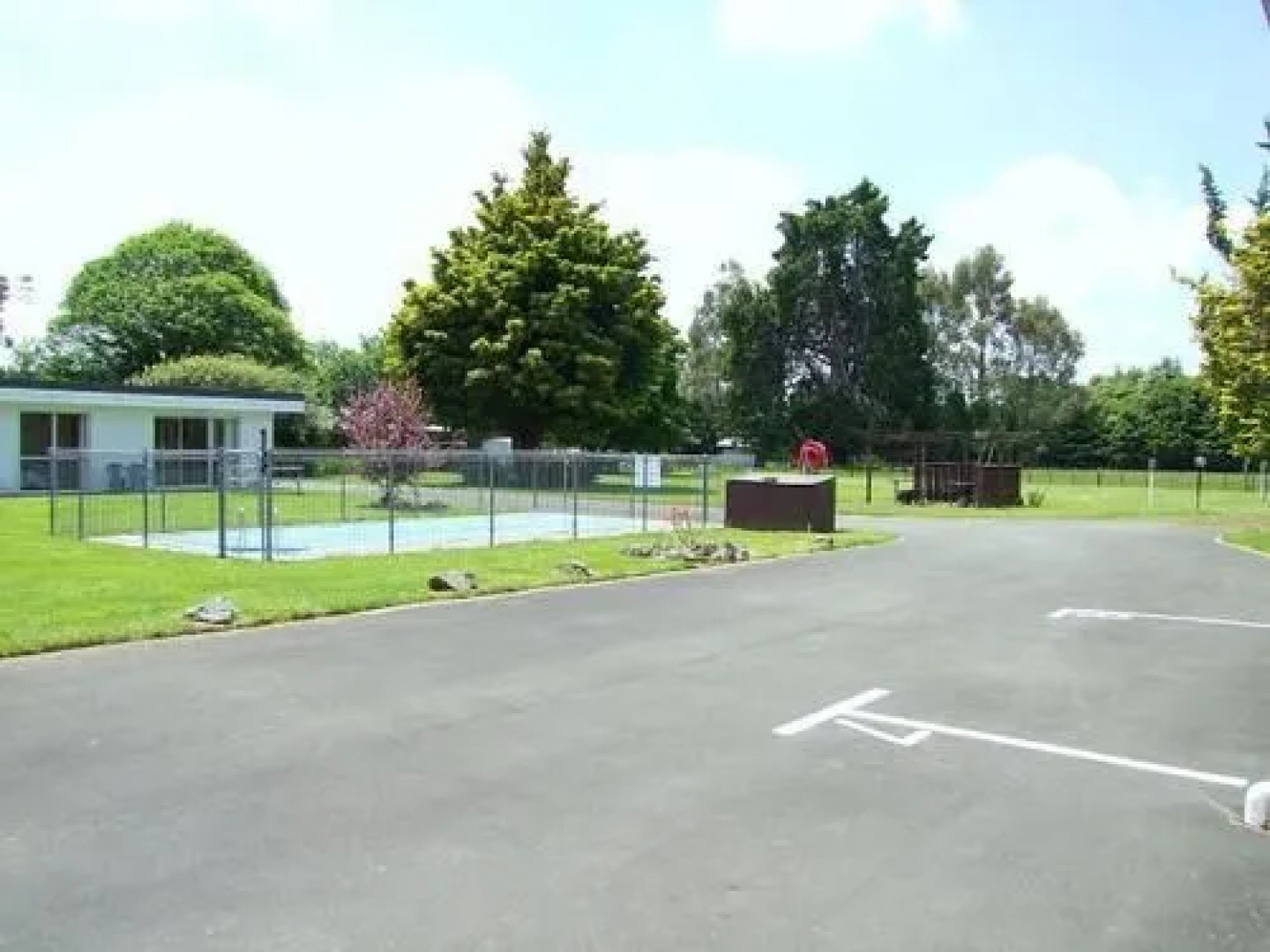 Hamilton Town & Country Motel