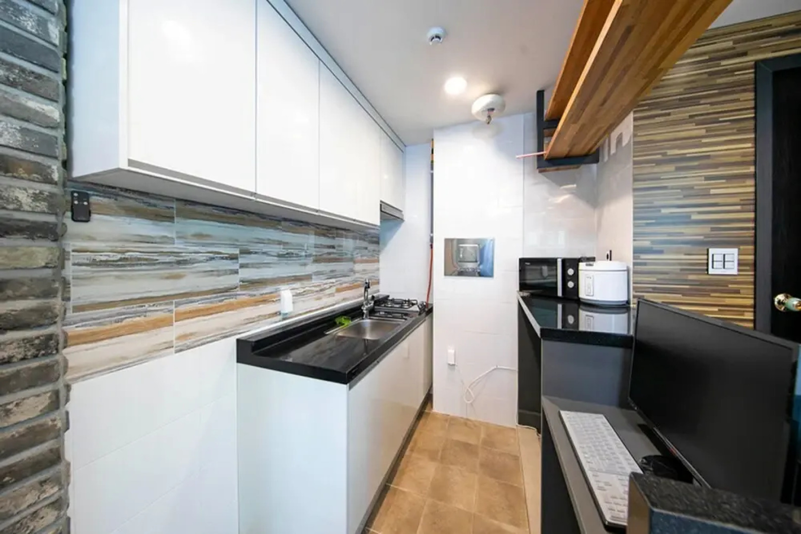 Pohang Couple Stone Pension