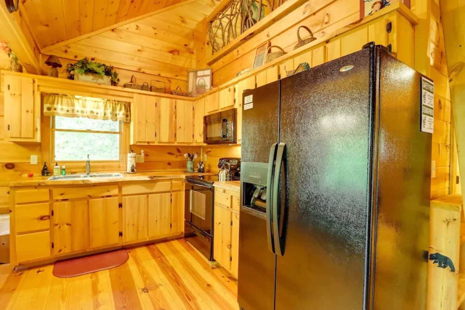 On Fightingtown Creek: Forested Mccaysville Cabin!