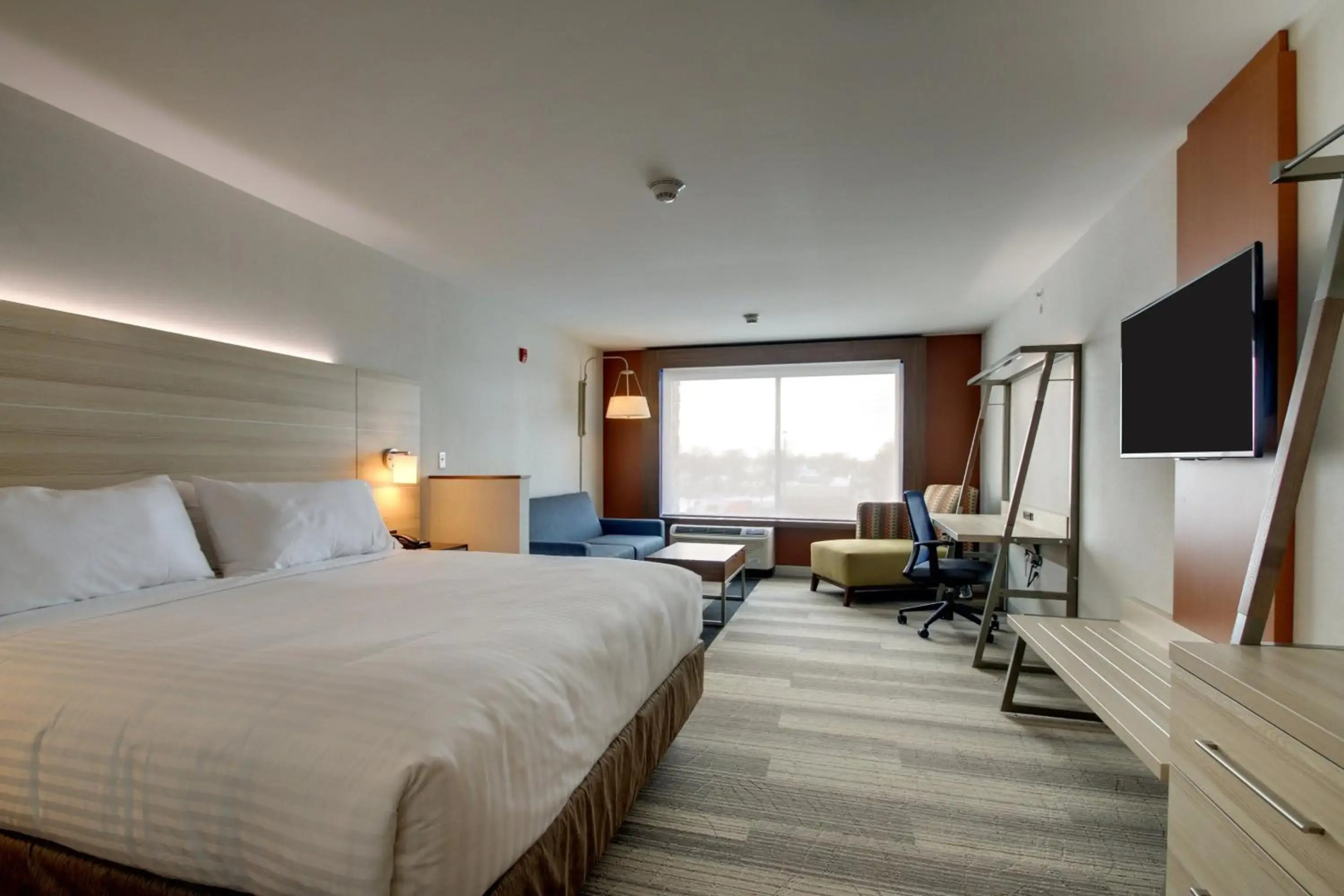 Holiday Inn Express & Suites Galesburg by IHG