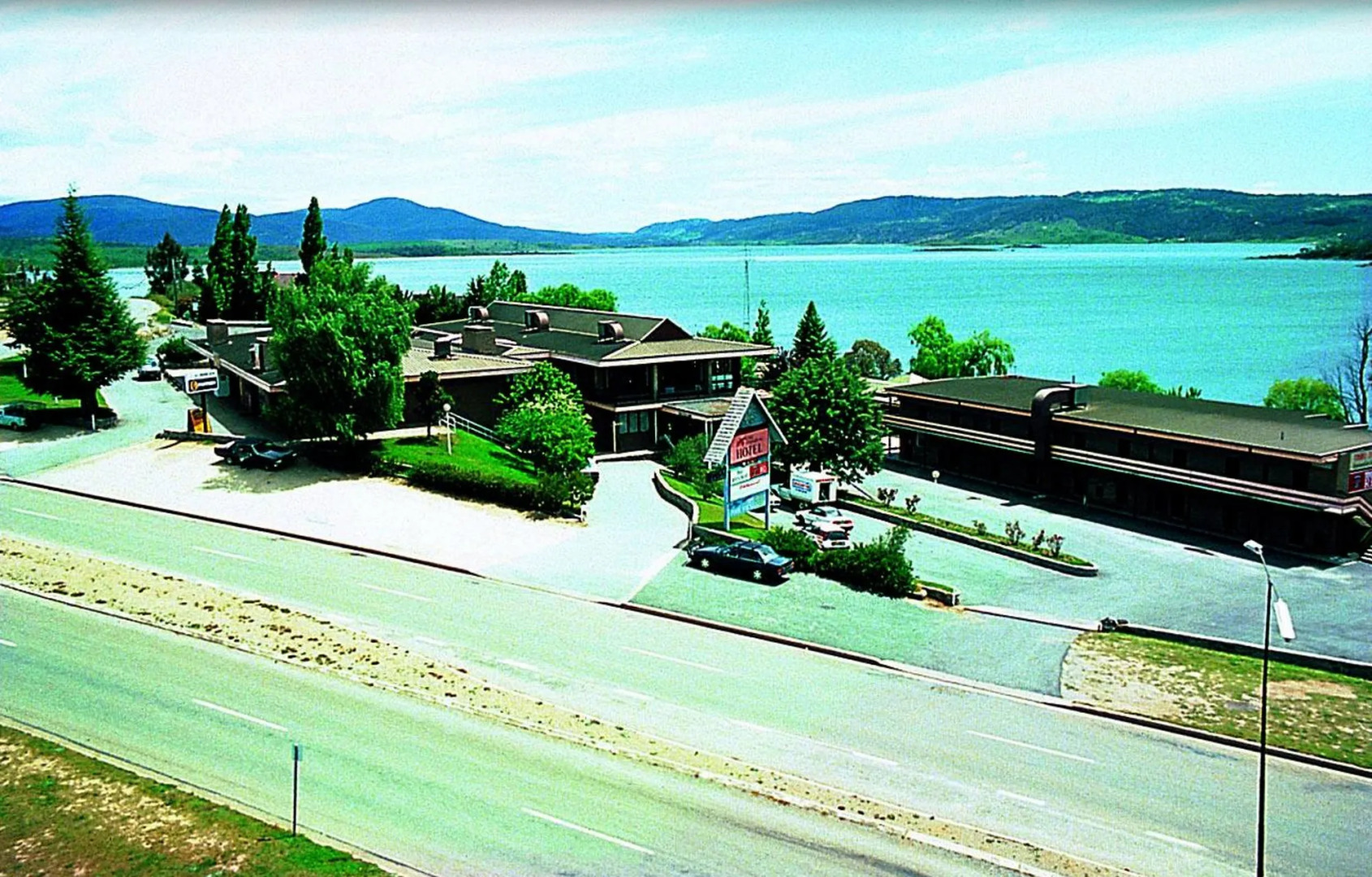 Lake Jindabyne Hotel