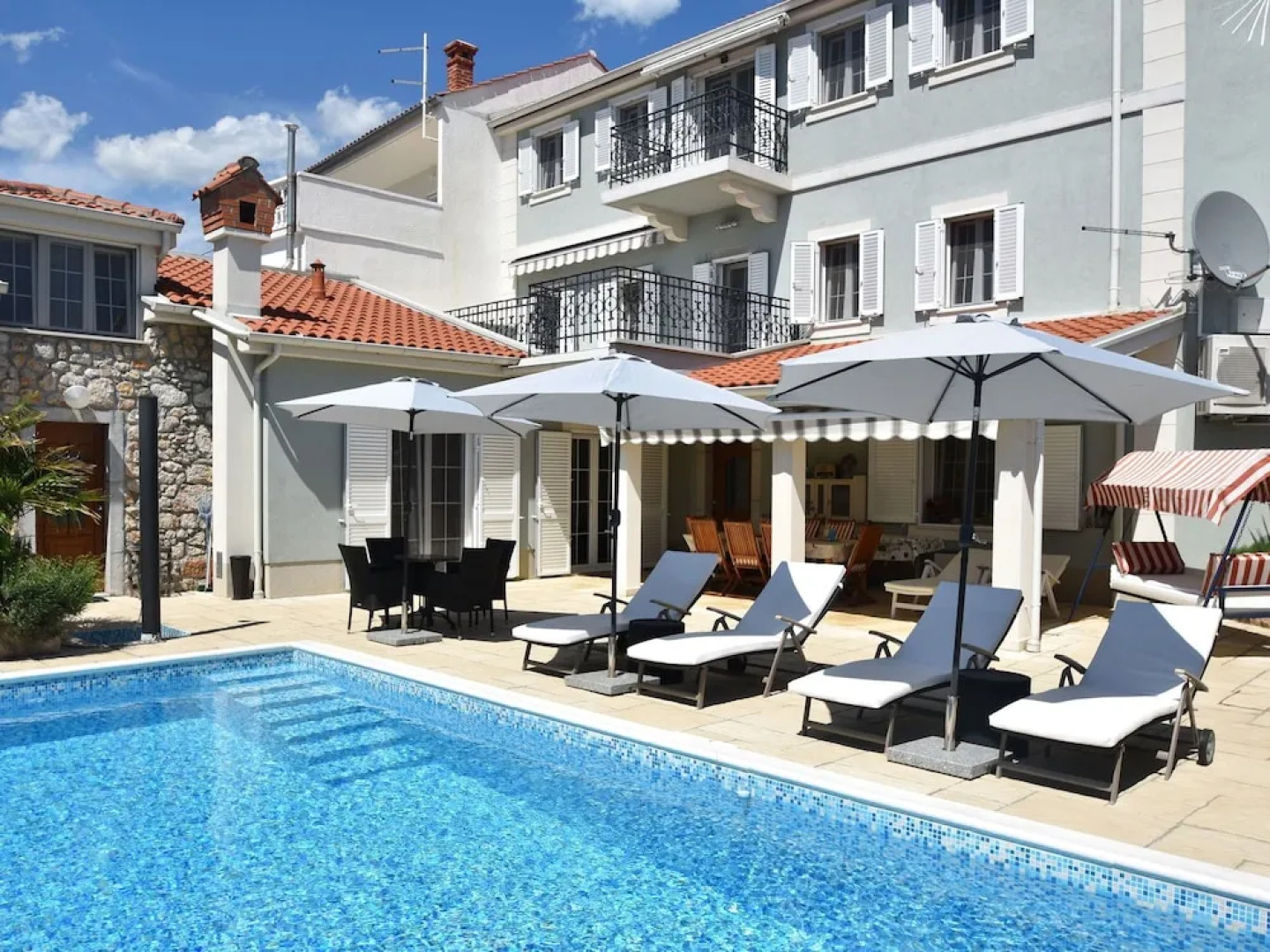 Cozy Apartment in Novi Vinodolski With a Swimming Pool